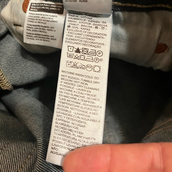 Levi's 501 Button Fly Straight Leg Dark Wash Blue Jeans. 33 waist X 32 inseam. - Picture 13 of 15